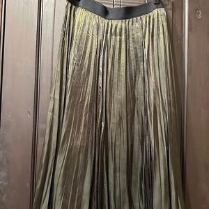 Simply Vera pleated midi skirt